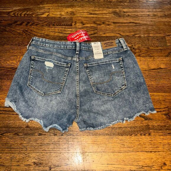 New Levi’s Shorts - Picture 2 of 5